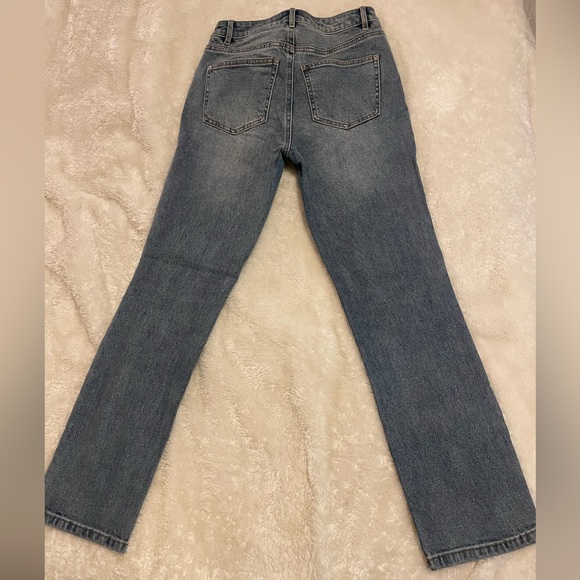 (SOLD)
RW & CO Denim Jeans (Straight Leg) Size 4 (26) - Picture 3 of 6